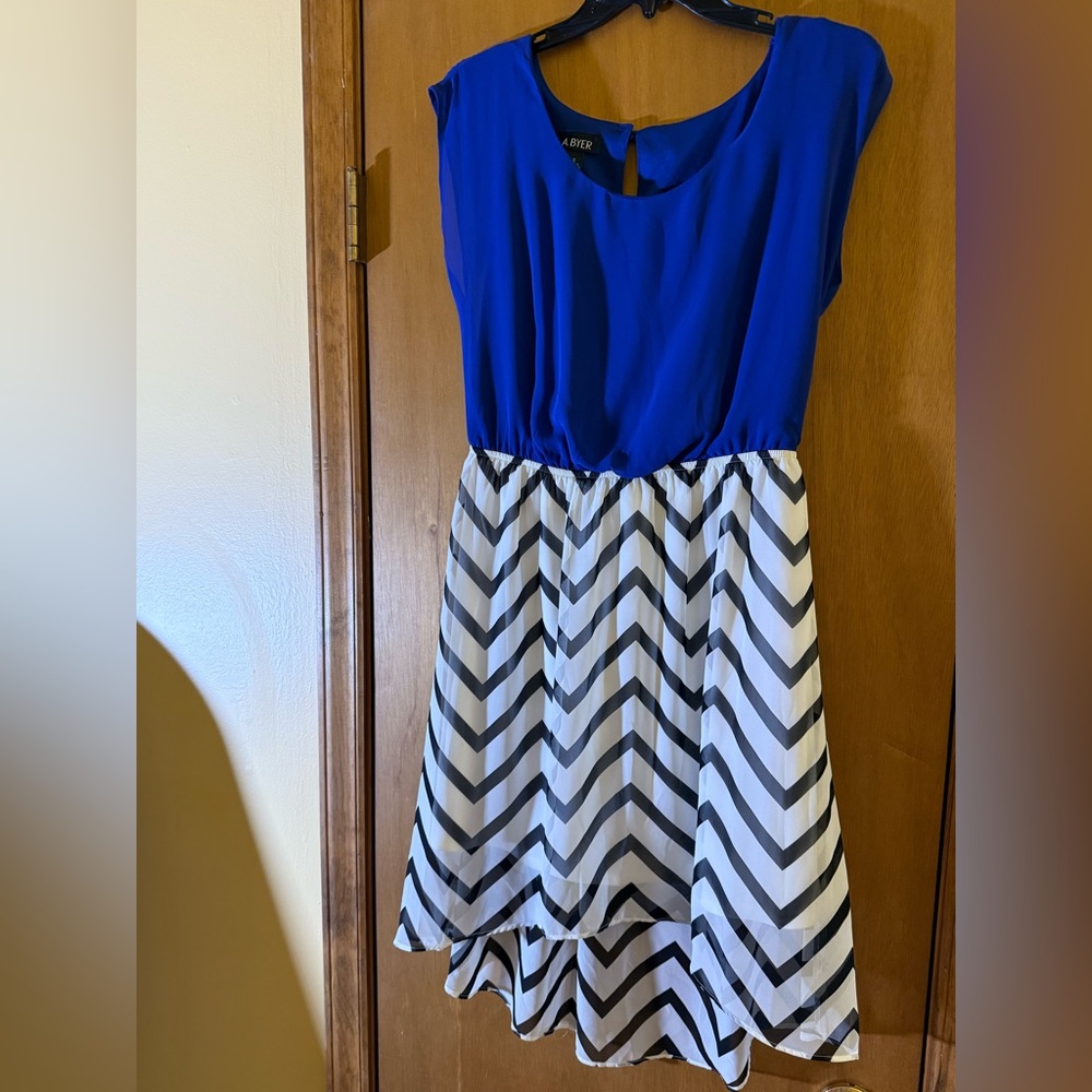 A. Byer Vintage Juniors Blue and Black Chevron Backless Dress Size Small - Picture 1 of 7